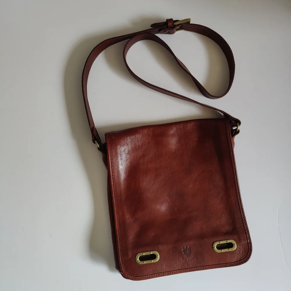 Vera Pelle Leather Messenger bag